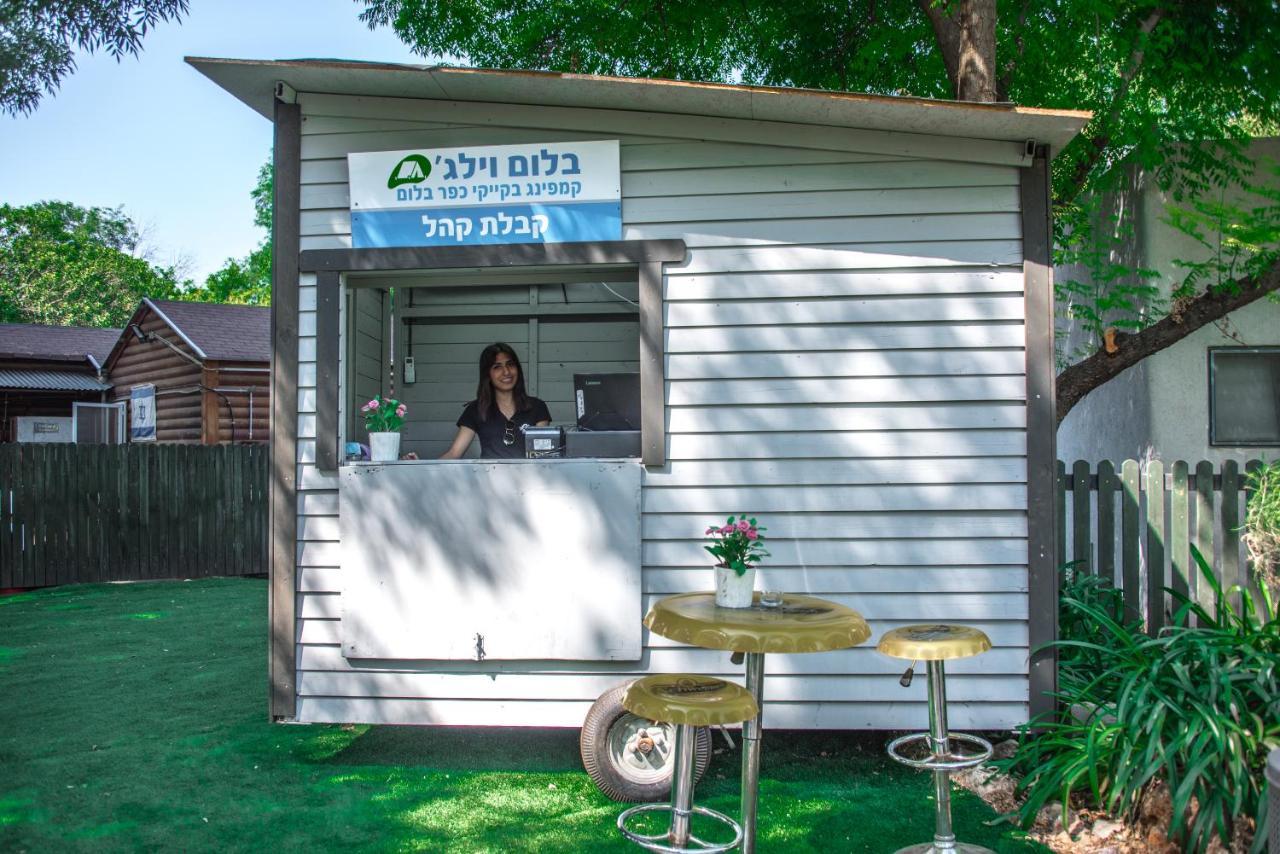 בלום ווילג' - קייקי כפר בלום Hotell Exteriör bild